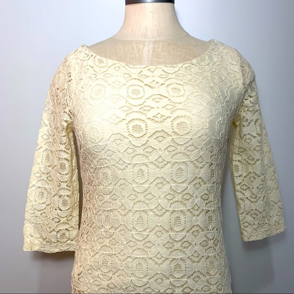 Banana Republic Tops - Banana Republic Scoop Neck Lace Overlay Top With 3/4 Sleeves. Very Pretty!